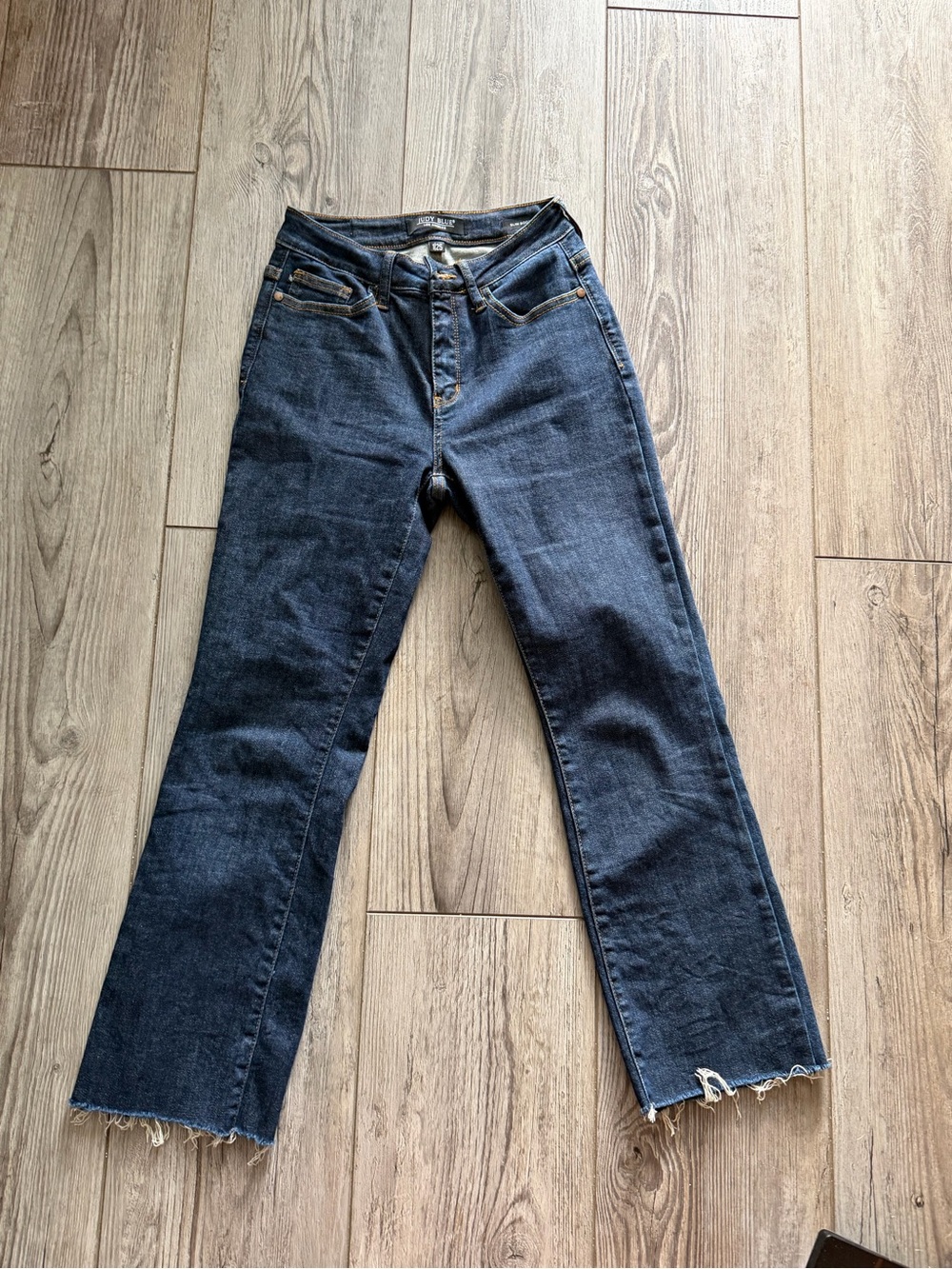 Judy Blue High Rise Crop Flare Jeans Raw Hem Dark Wash Womens Size 1 / 25 NWOT